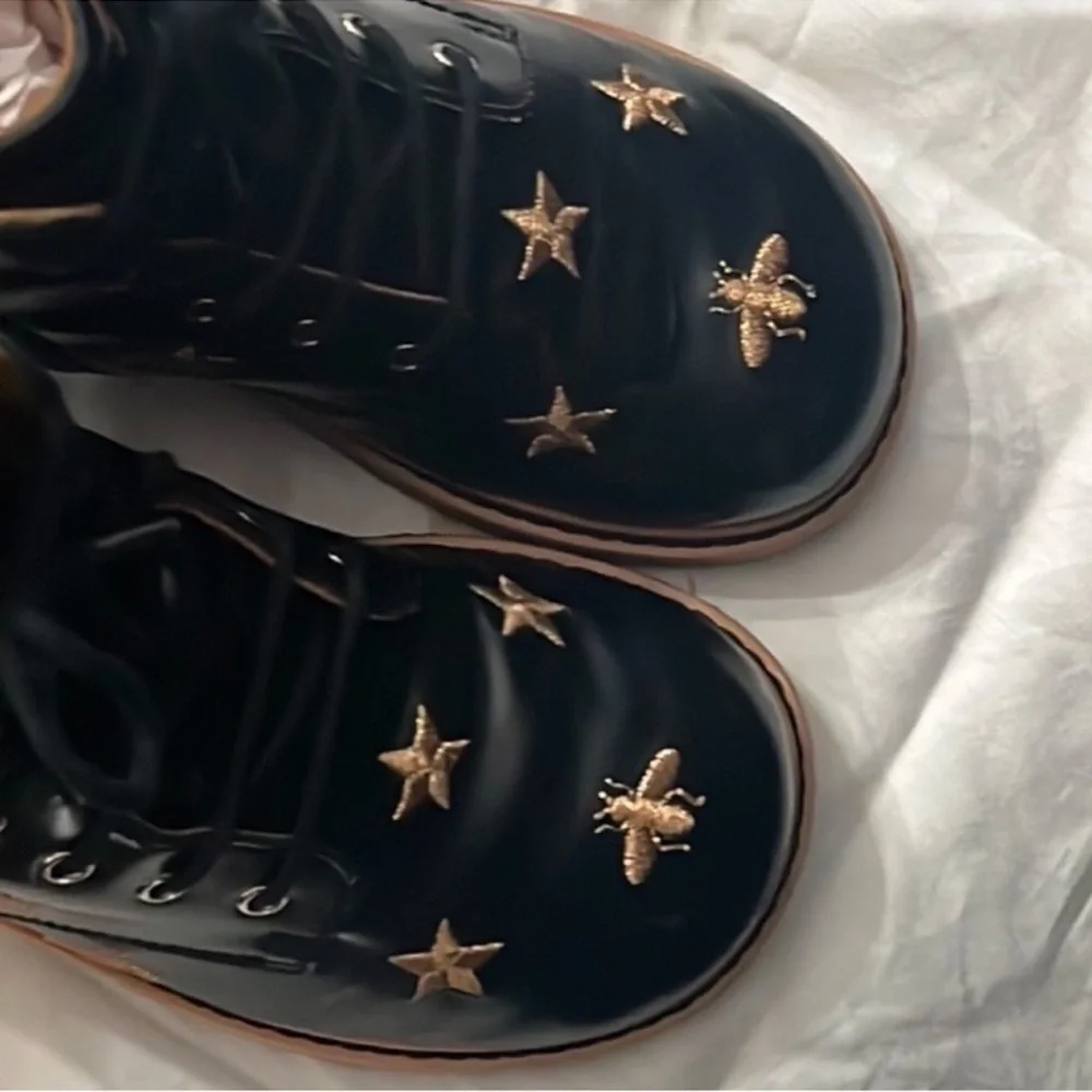 Authentic Gucci luxury designer embroidered lace up leather boots sz 12 kids